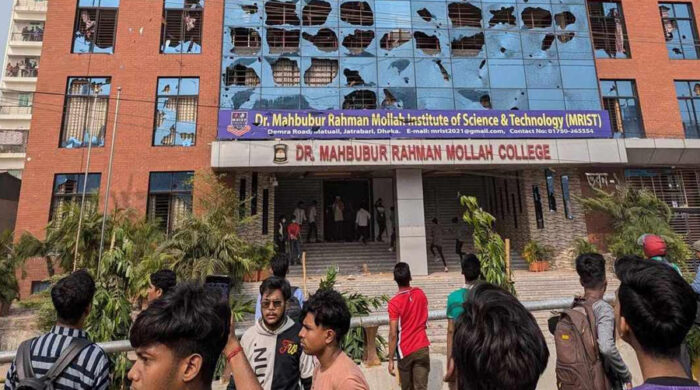 শিক্ষার্থীদের হামলা